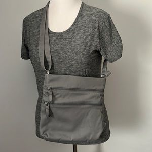 🤩Vera Bradley Recycled Triple Zip Hipster Crossbody Bag 🤩